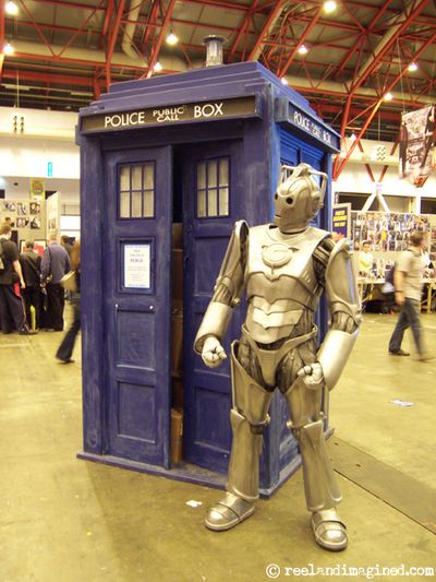 Cyberman outside the TARDIS at the London Film & Comic Con 2008 Cyberman outside the TARDIS at the London Film & Comic Con 2008